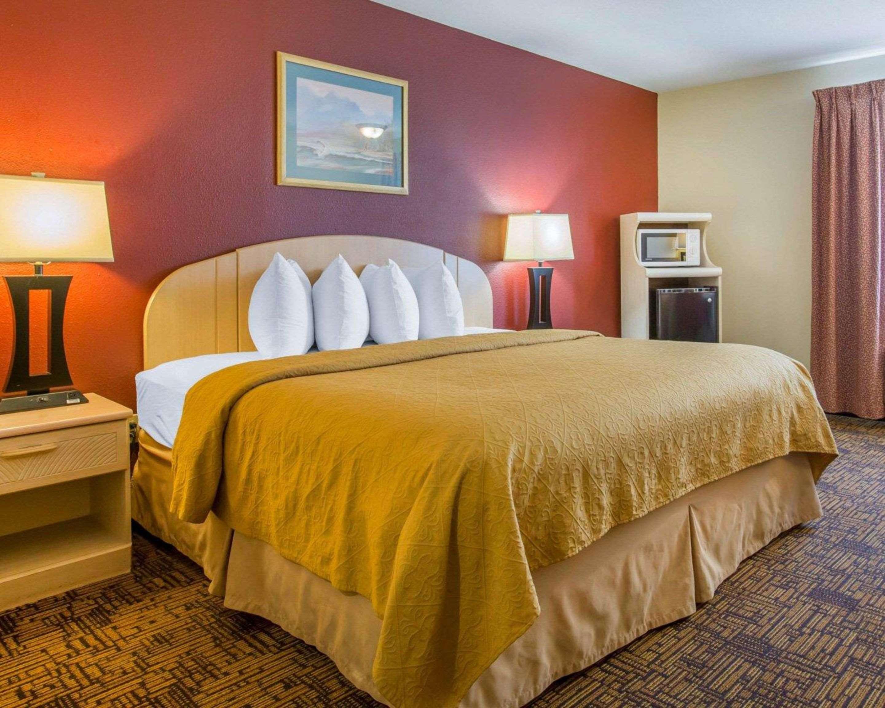 Quality Inn & Suites Weed Esterno foto