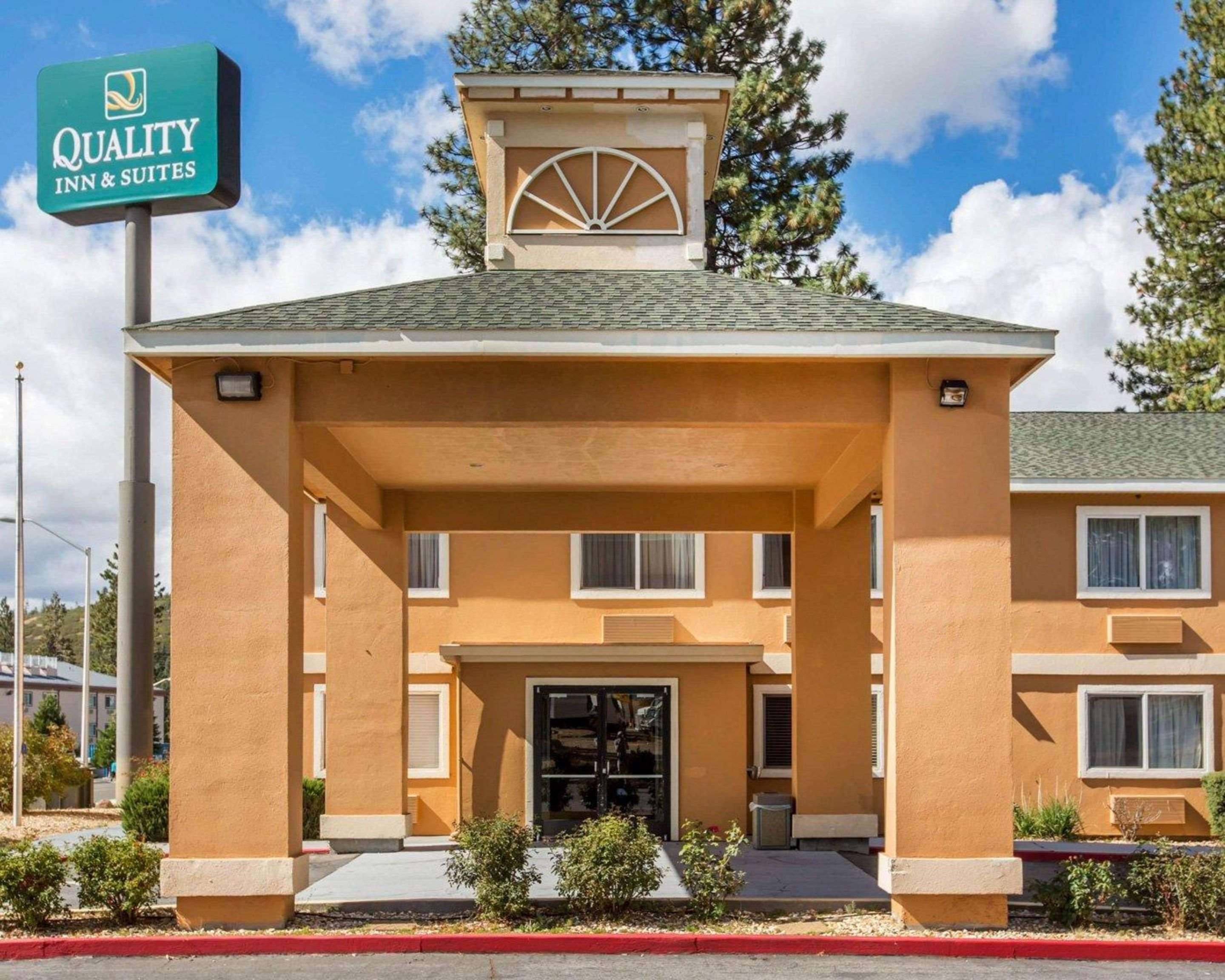 Quality Inn & Suites Weed Esterno foto