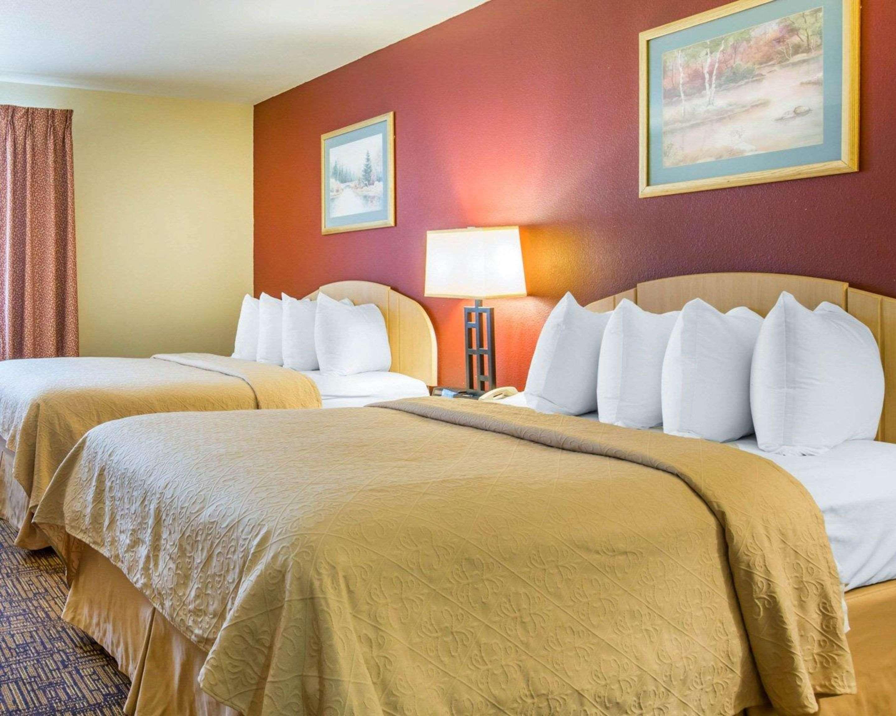 Quality Inn & Suites Weed Esterno foto