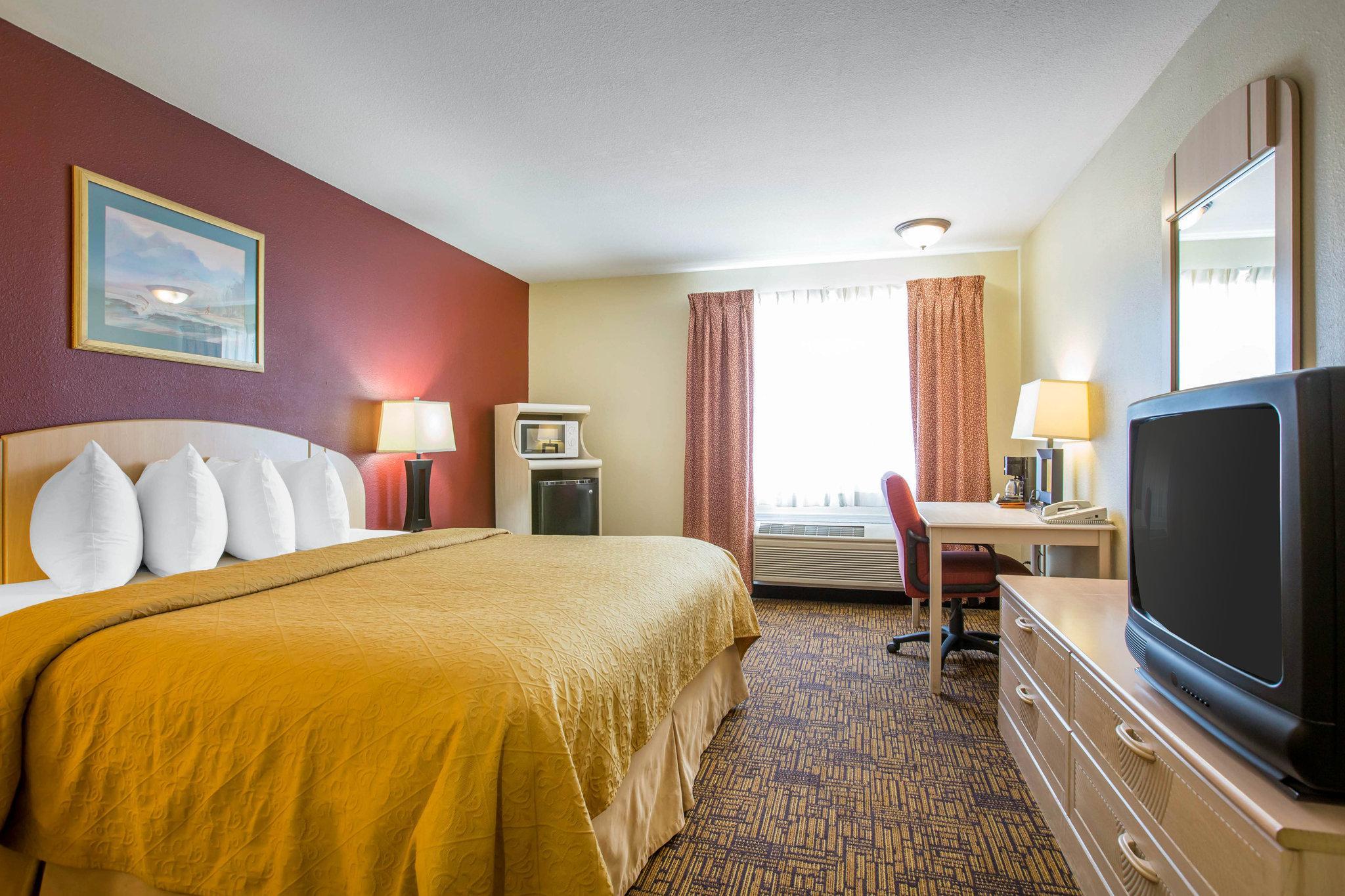 Quality Inn & Suites Weed Esterno foto