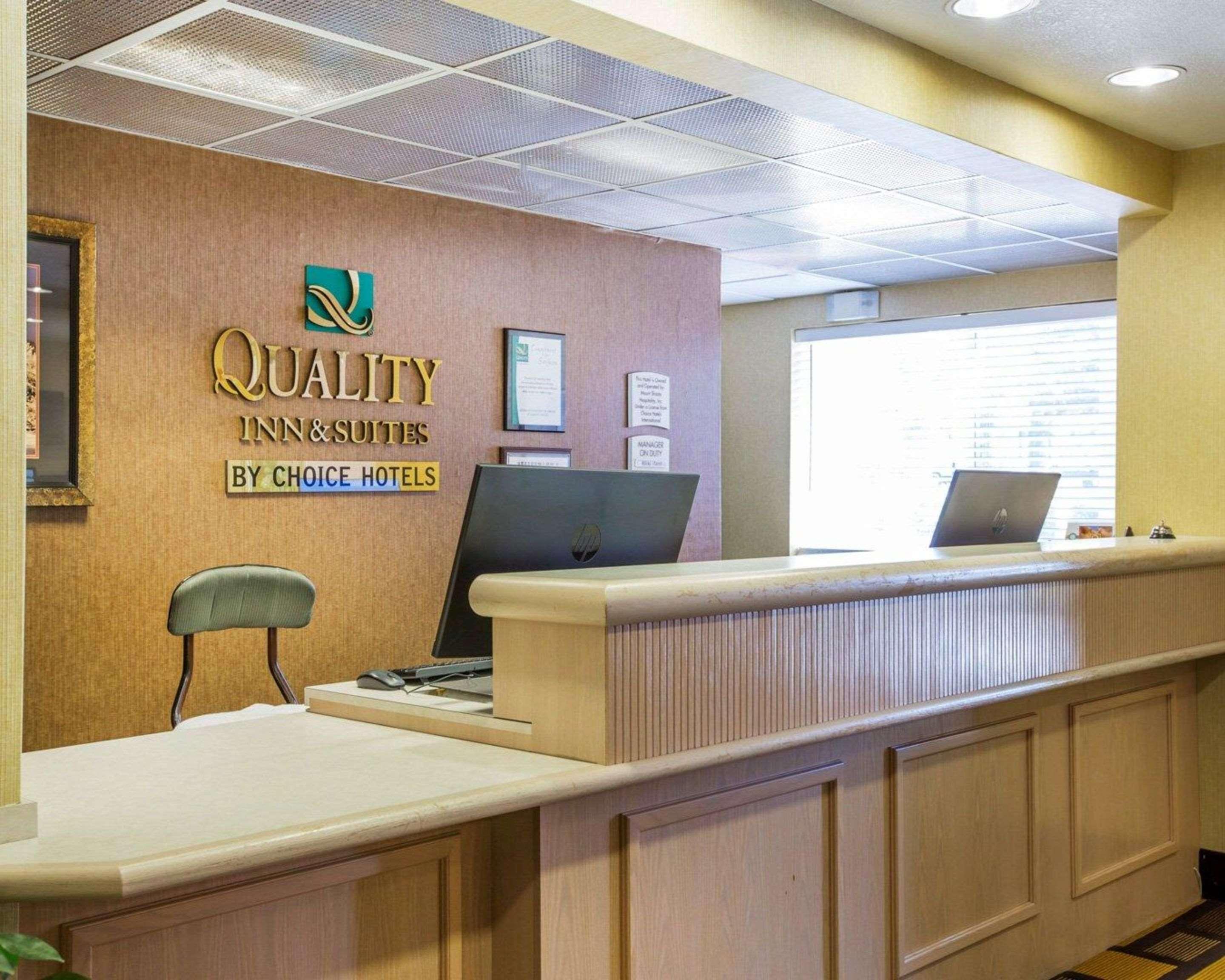 Quality Inn & Suites Weed Esterno foto